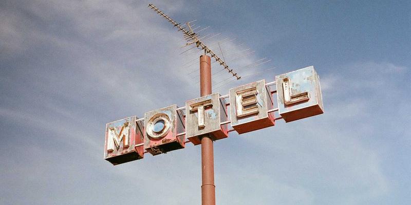 品牌标识设计的5大心理学原则：如何通过设计影响消费者认知与决策